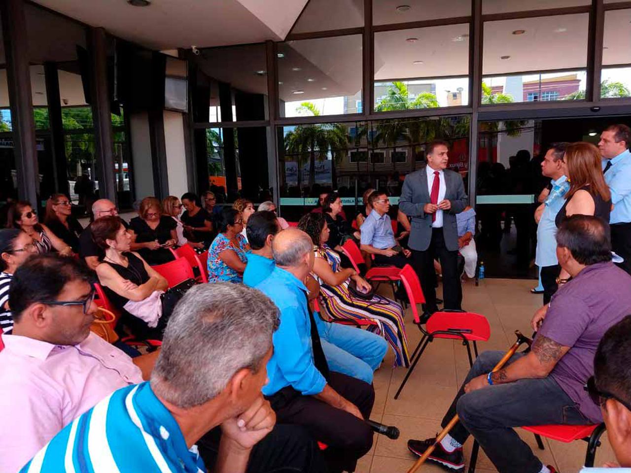 Servidores da Aleac protestam por reposição salarial e concurso público